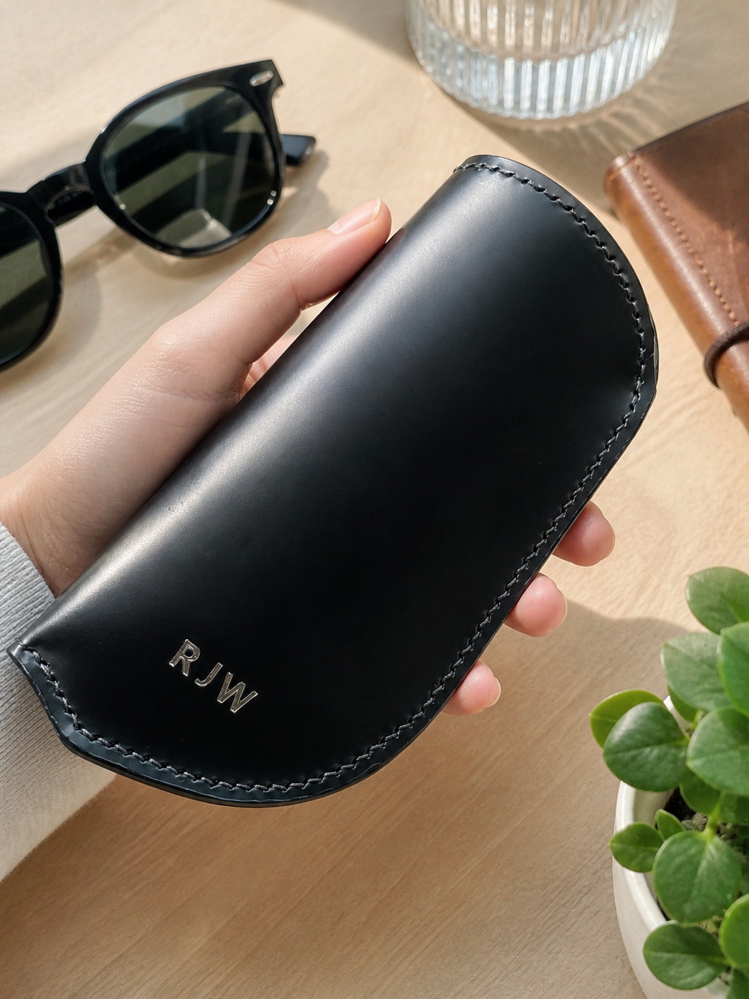 Monvoy Glasses Sleeve in Portazzara leather, front view