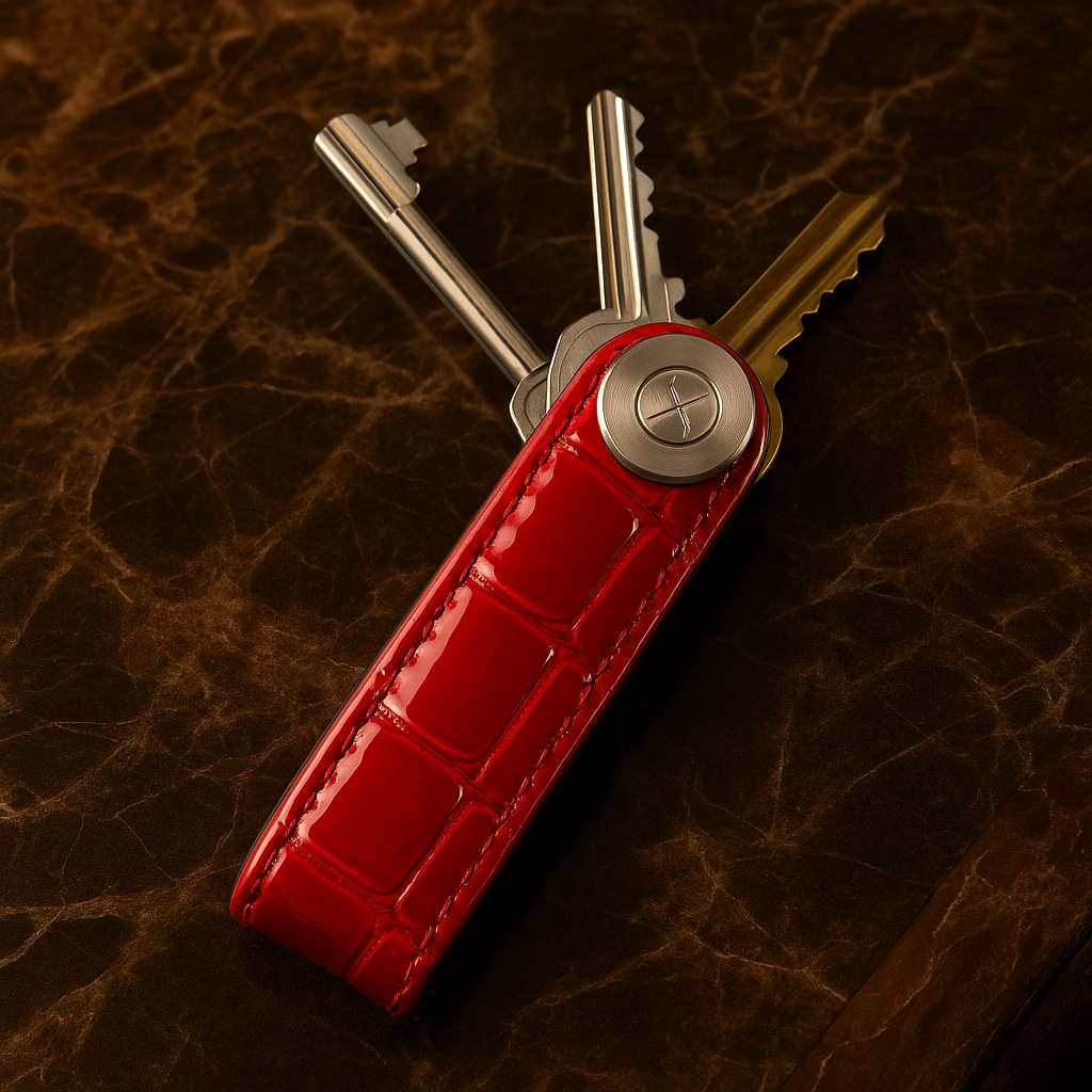 Monvoy Élan Keychain – Metallic Leather in Blush Rose with Étreinte Scent (Spring Colour)