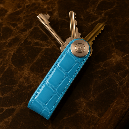 Monvoy Élan Keychain – Metallic Leather in Blush Rose with Étreinte Scent (Spring Colour)
