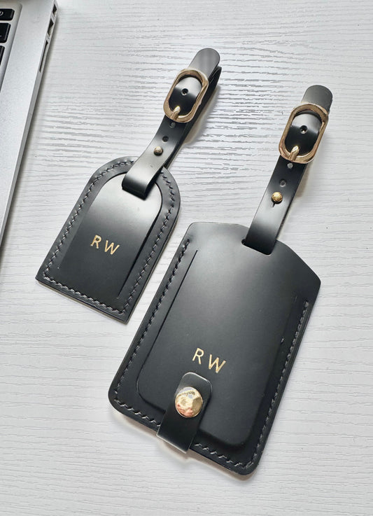 Monvoy luggage tag in vegetable-tanned leather with gold hardware, front view